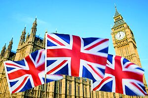 Englischkurs in Olsberg startet Flaggen von Großbritannien vor Big Ben
