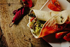Wrap-Kurse in Olsberg und Marsberg Mexikanischer Wrap auf einem Teller mit Tomaten